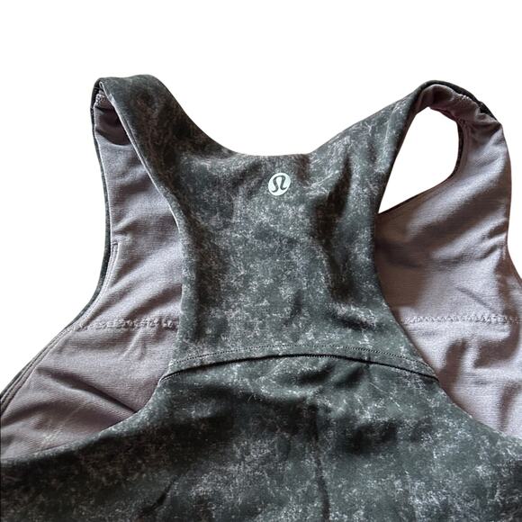 Lululemon Athletica Invigorate Training Tank Top.  Gray and white size 6. - Picture 5 of 6